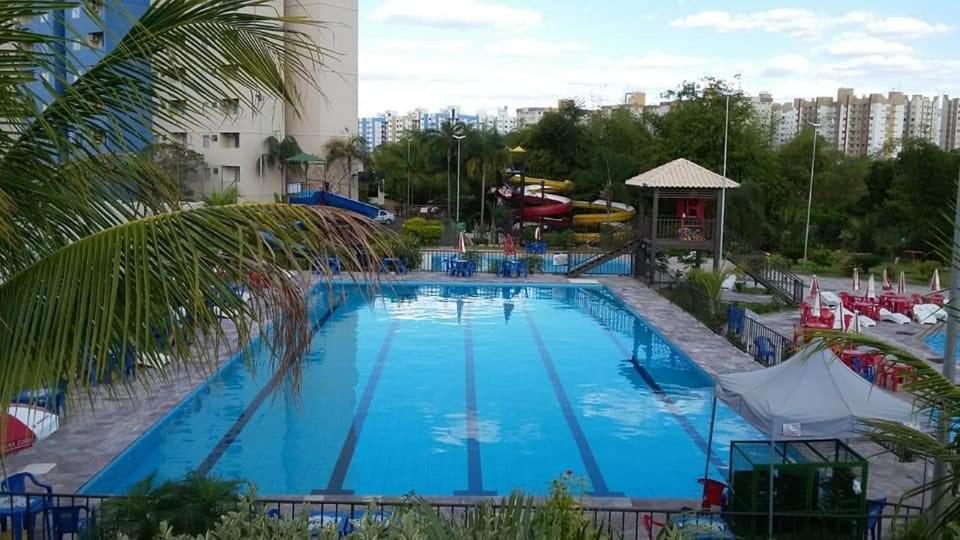 Golden Dolphin 3Pessoas com piscinas termais mais toalhas e roupas de cama lençóis travesseiros fronhas limpeza do check in impostos e taxas já incluso Caldas Novas Exterior foto