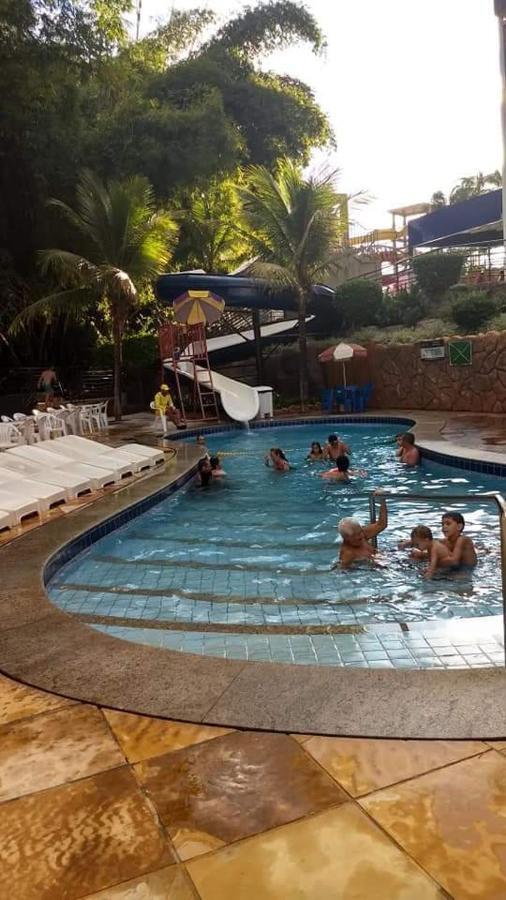 Golden Dolphin 3Pessoas com piscinas termais mais toalhas e roupas de cama lençóis travesseiros fronhas limpeza do check in impostos e taxas já incluso Caldas Novas Exterior foto